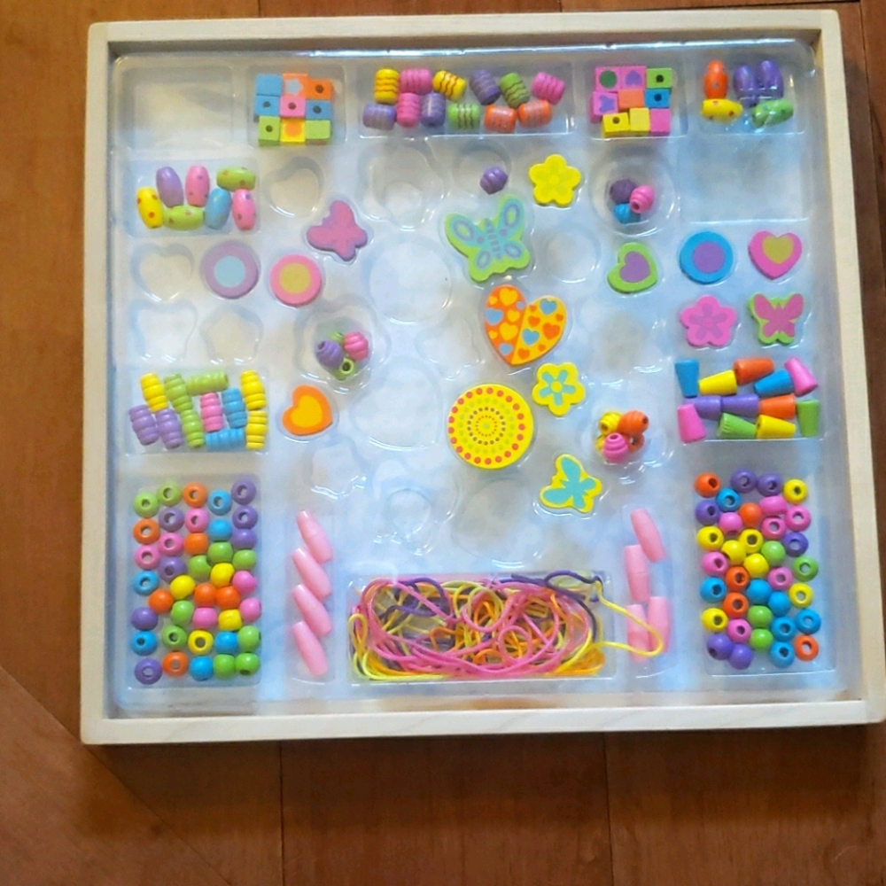 Melissa & Doug bead set